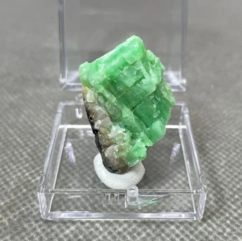 НОВОСТ! 100% Натурален зелен изумруд минерал мостри на кристали, скъпоценни камъни камъни и кристали, кристали кварц (размер на кутията 3,4 см）
